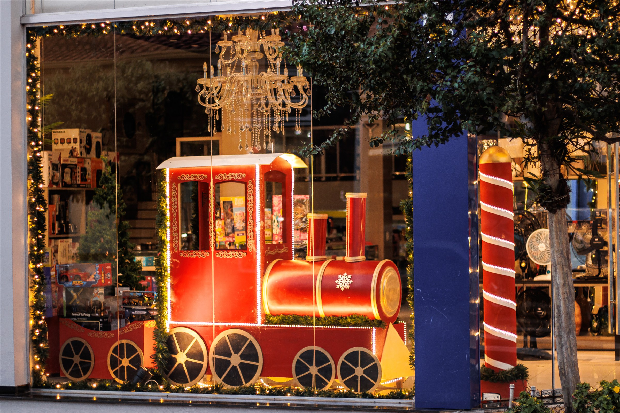Vitrine da Mobilar com decoração de Natal